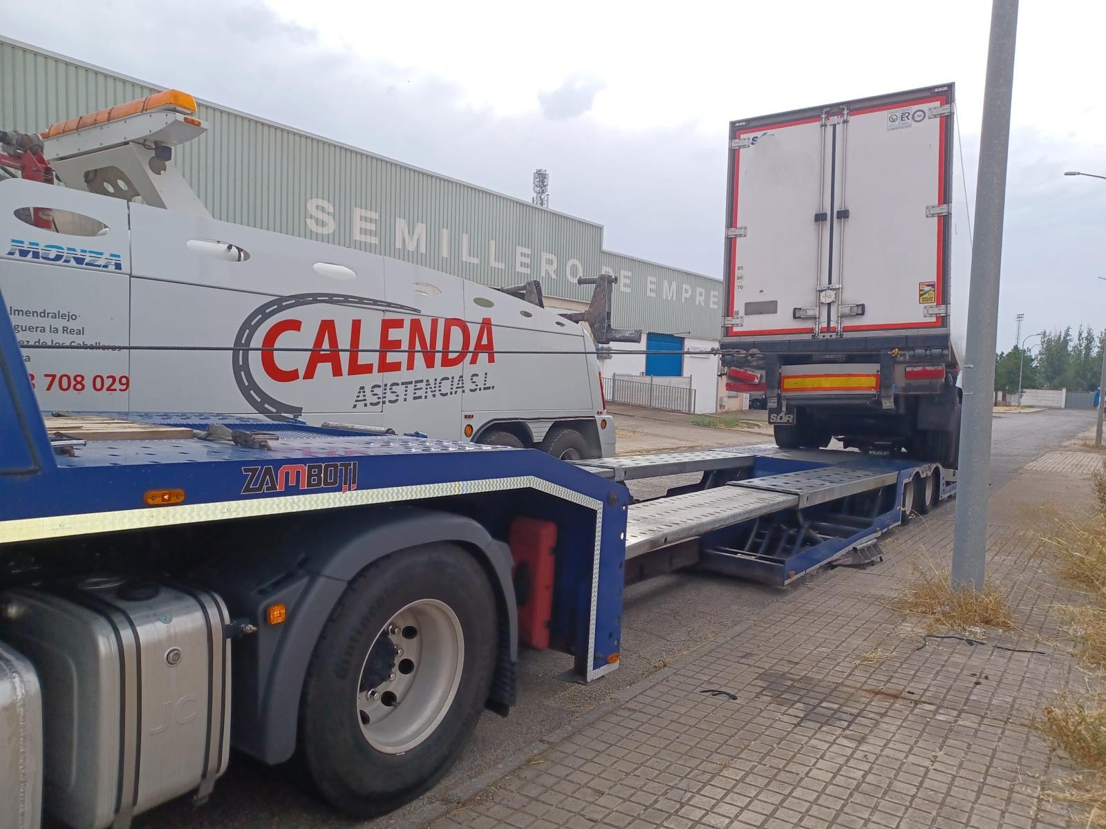 Detalle de plataforma durante una maniobra de carga